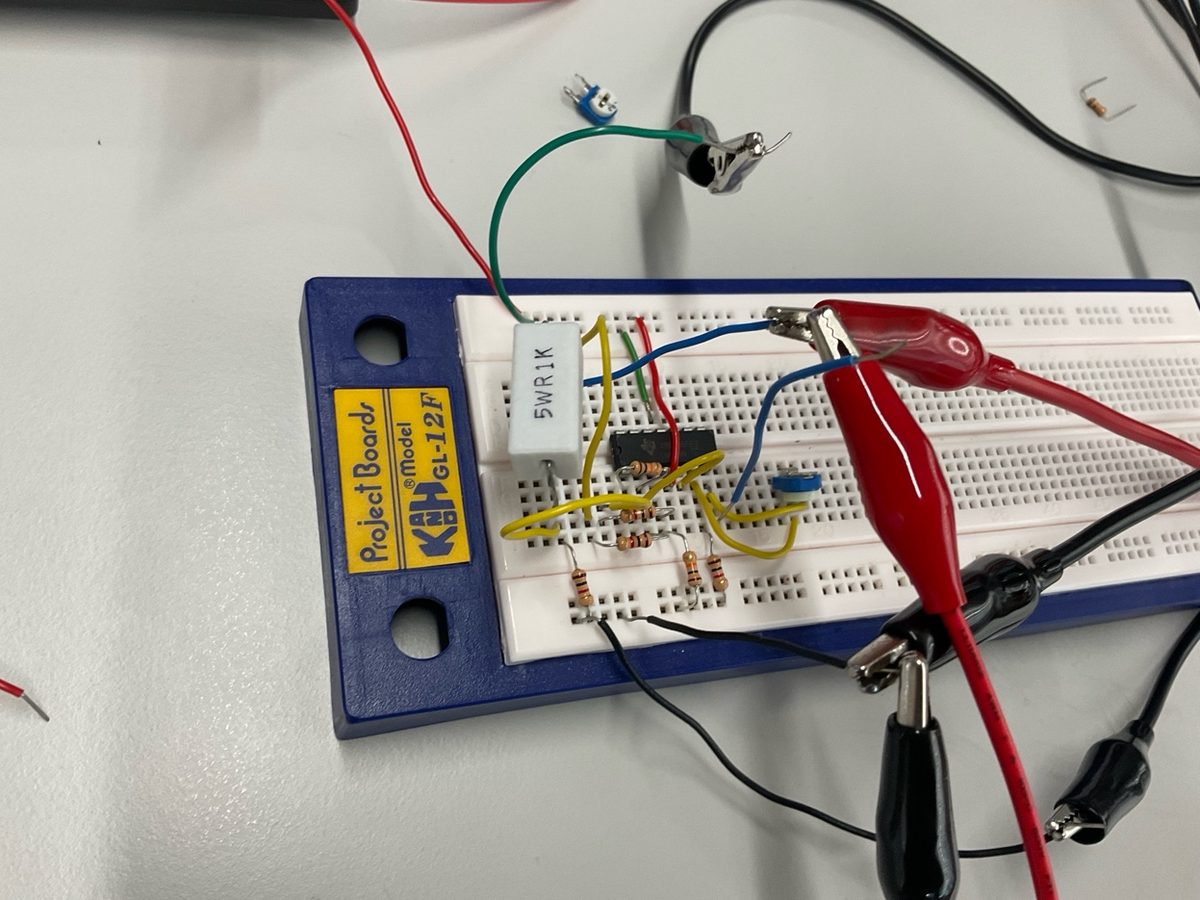 Current measurement amplifier breadboard with shunt resistor and test leads